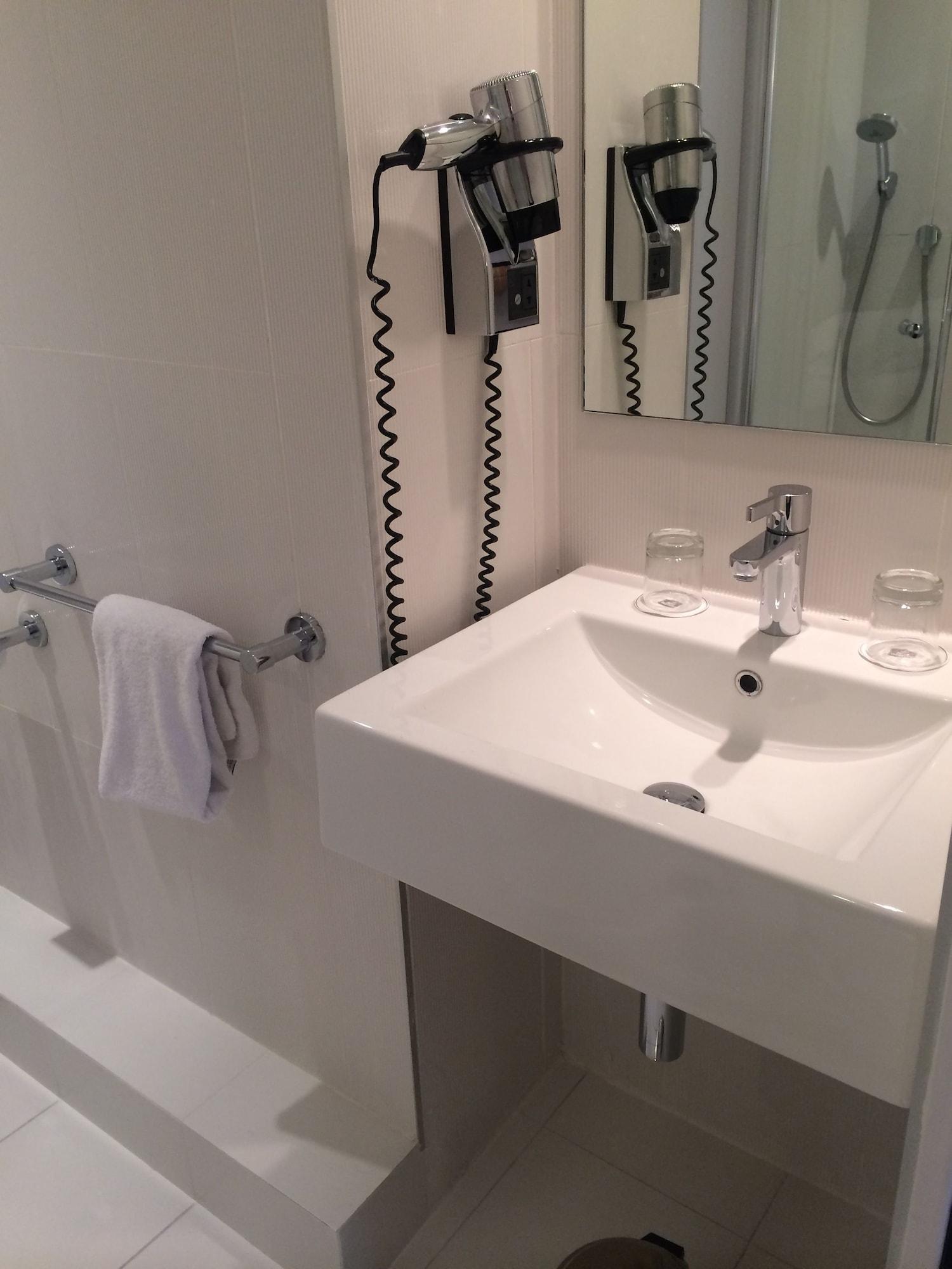 Hotel A La Villa Des Artistes Paris Ngoại thất bức ảnh